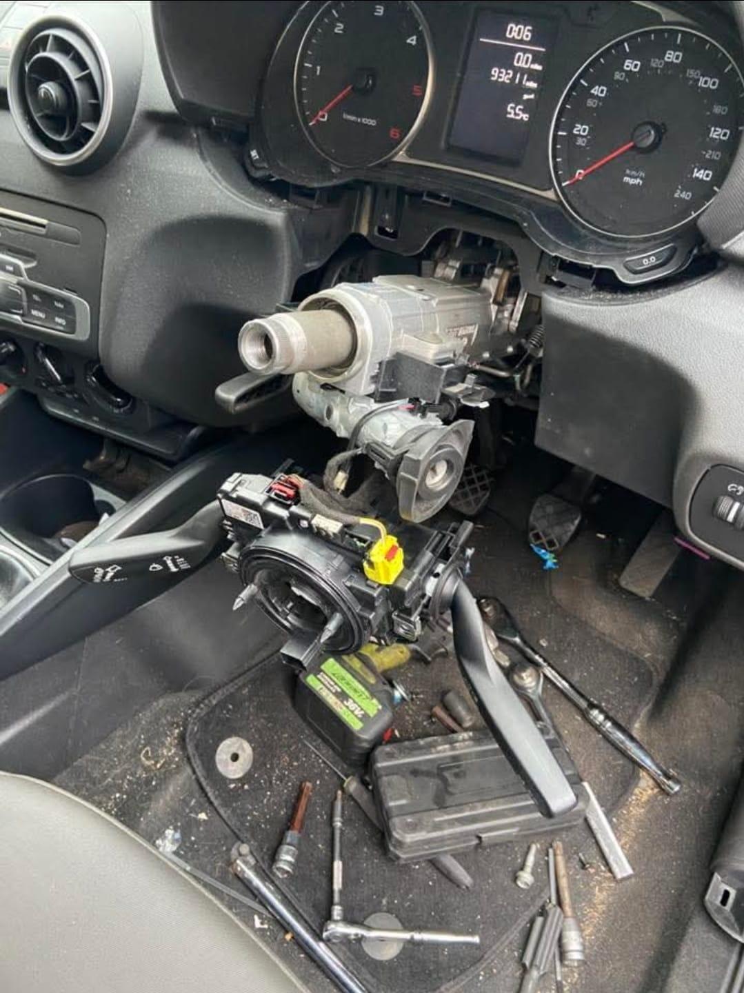 Close view of steering module and connector assembly